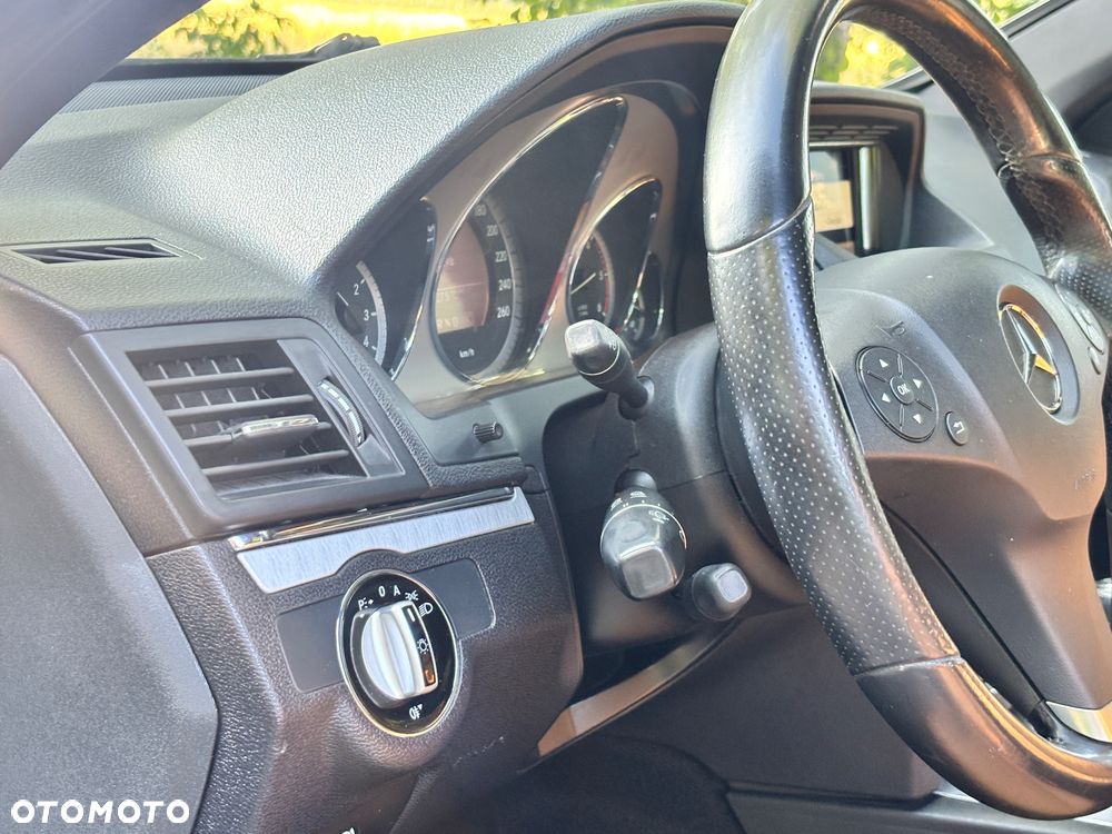 Mercedes-Benz Klasa E 350 CDI DPF BlueEFFICIENCY 7G-TRONIC Avantgarde - 24