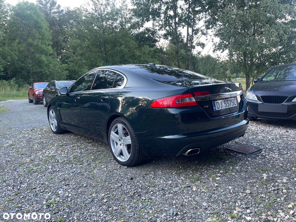 Jaguar XF 2.7 V6 D Luxury - 27