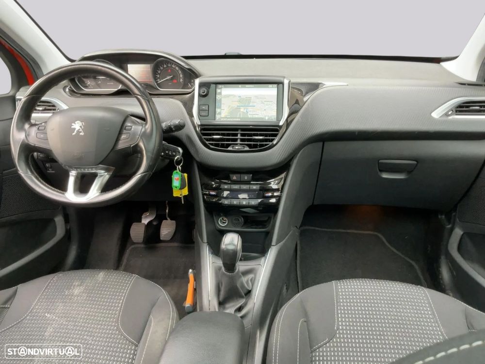Peugeot 208 - 8