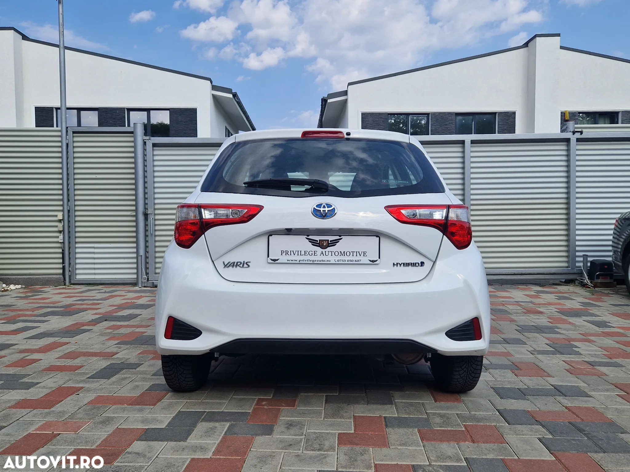 Toyota Yaris Hybrid 1.5 VVT-i - 4
