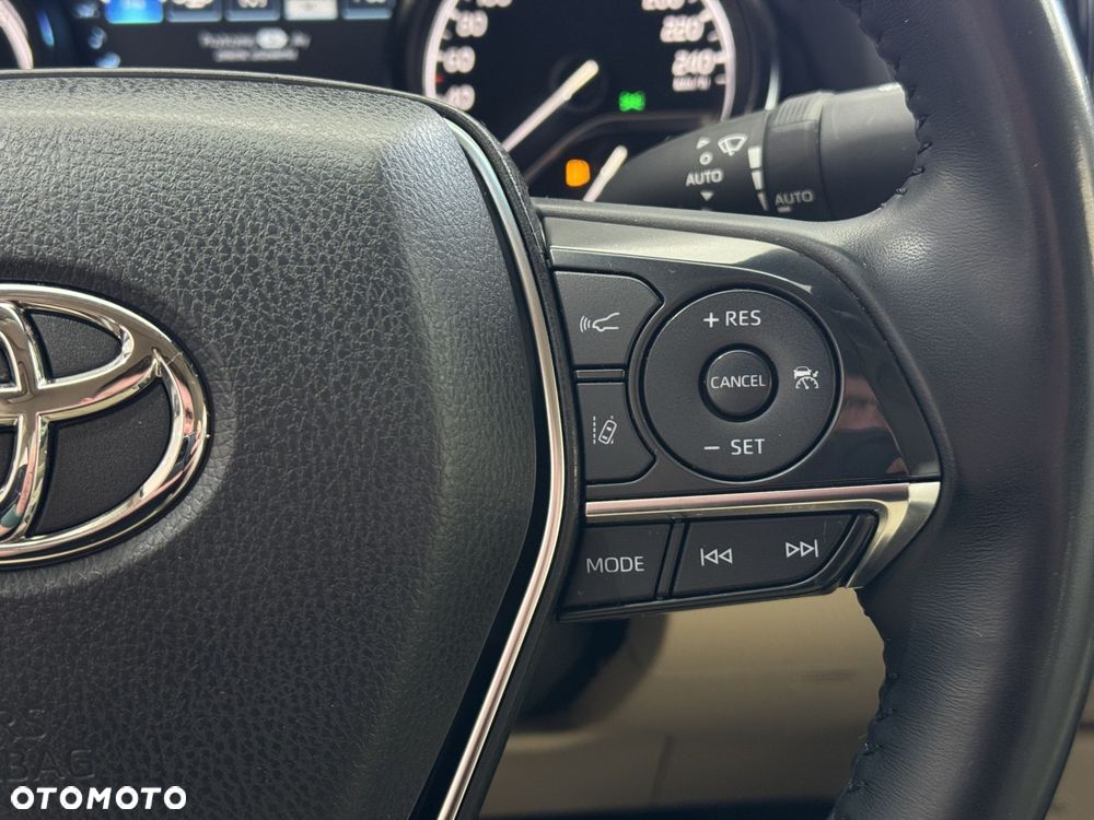 Toyota Camry - 23