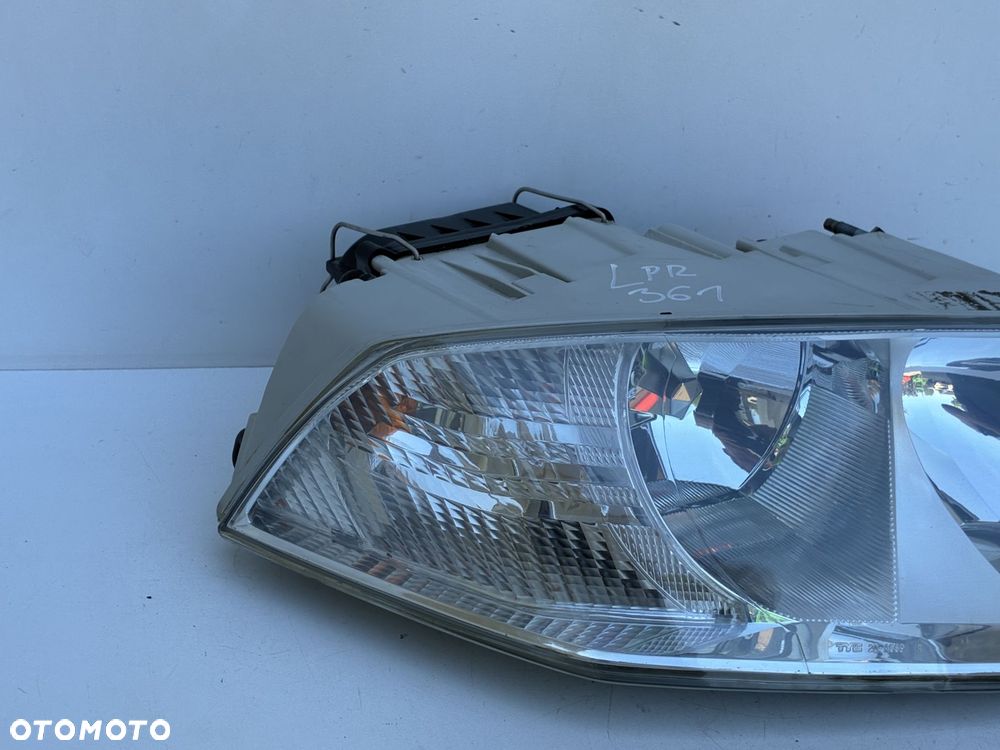 SKODA OCTAVIA 2 LAMPA PRZÓD PRZEDNIA PRAWA  EUROPA - 4