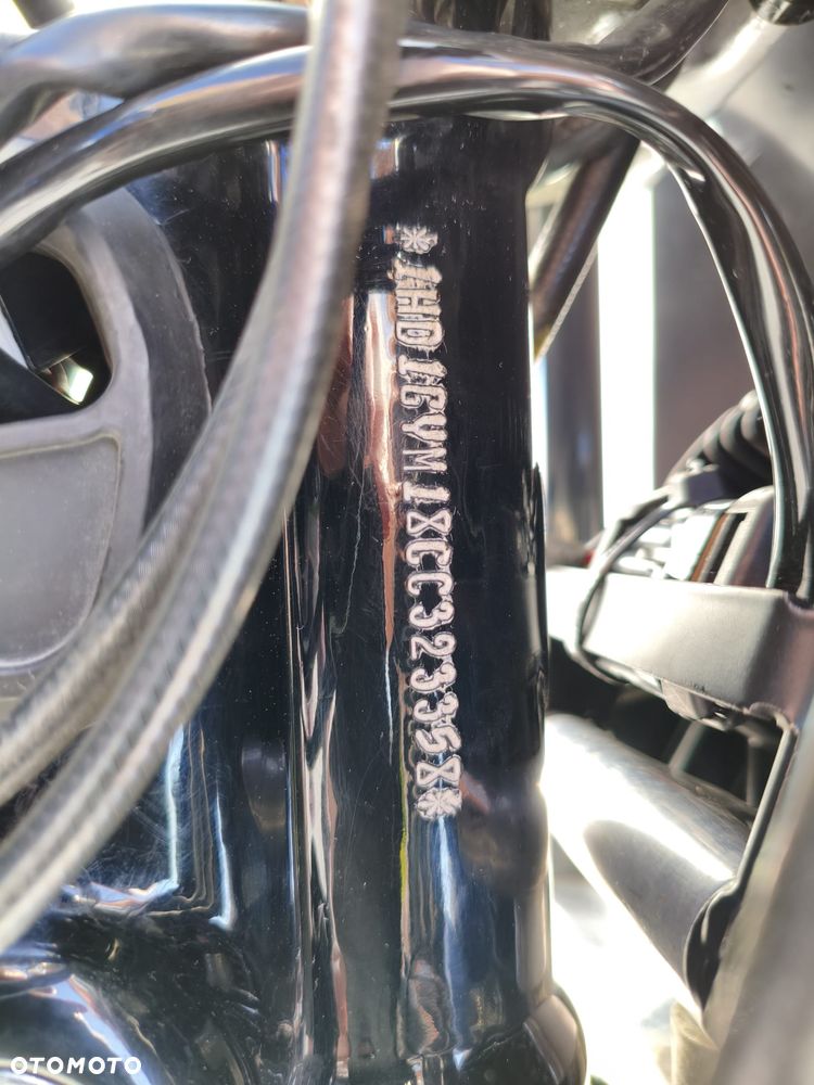 Harley-Davidson Dyna Fat Bob - 11