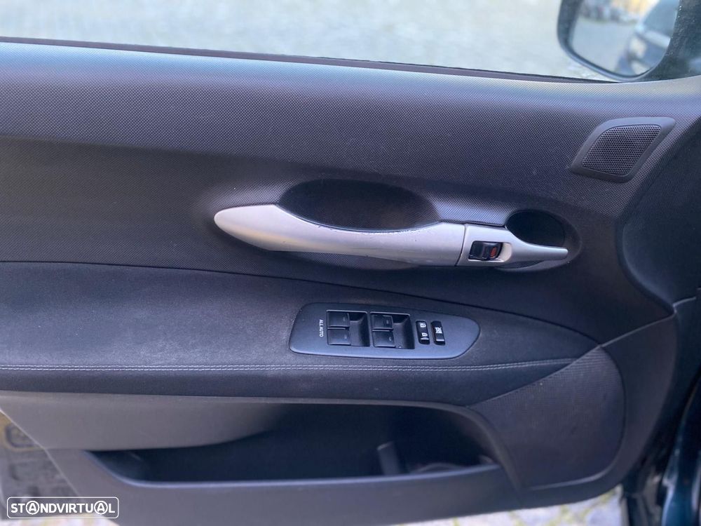 Toyota Auris 1.4 D-4D - 12