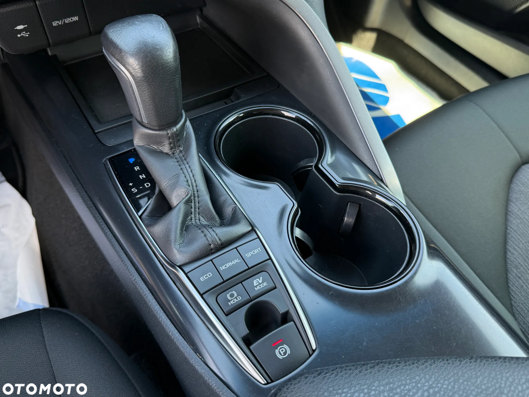 Toyota Camry 2.5 Hybrid Comfort CVT - 21