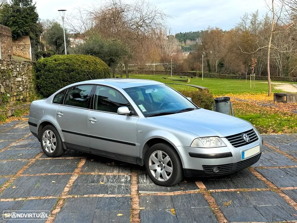 VW Passat 1.9 TDi Confortline Plus 6V - 1