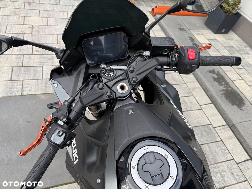 Suzuki GSX - 11