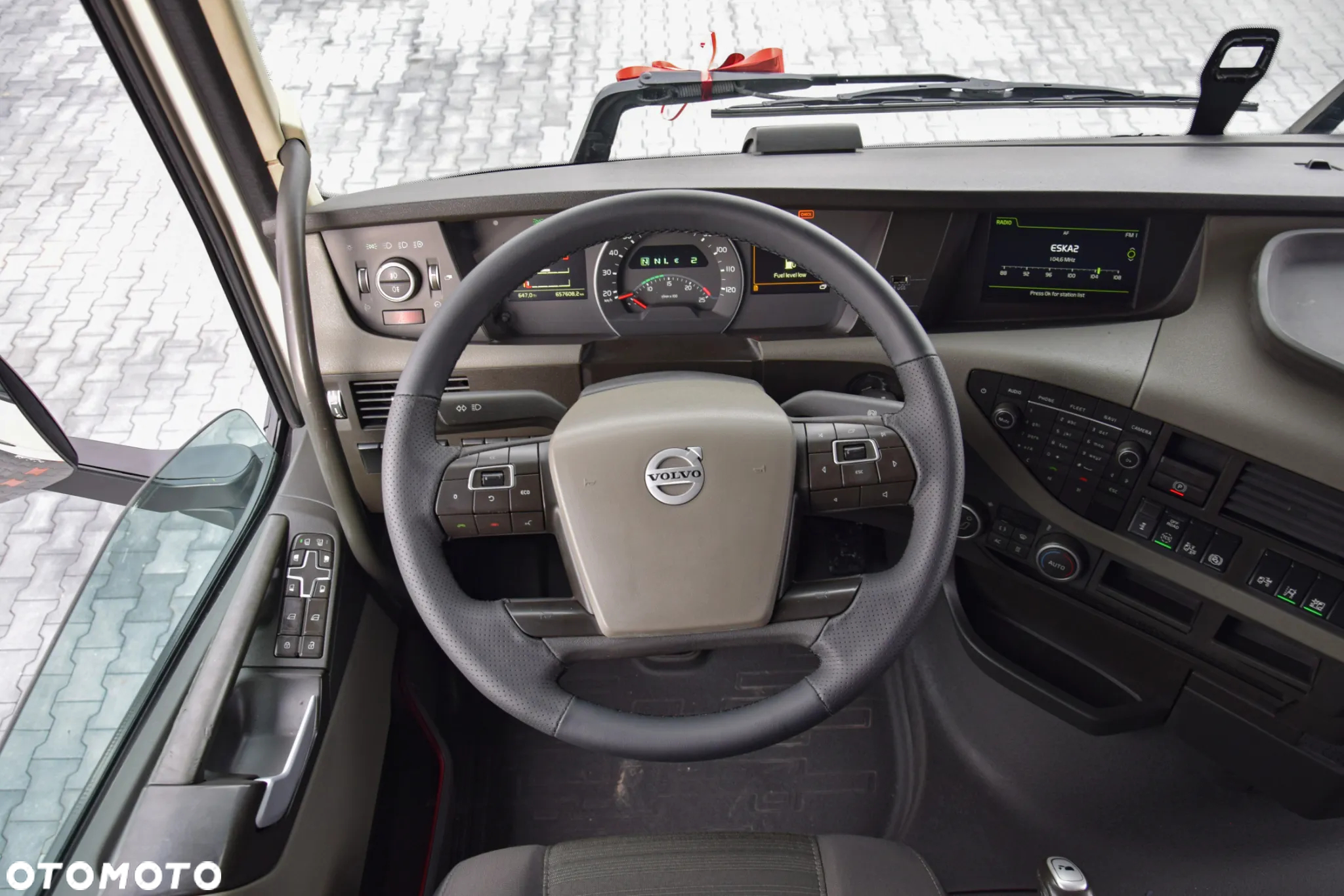 Volvo FH460 / EURO 6 / ACC / LEDY / FULL SPOILERY / SERWISOWANY / SPROWADZONY - 24