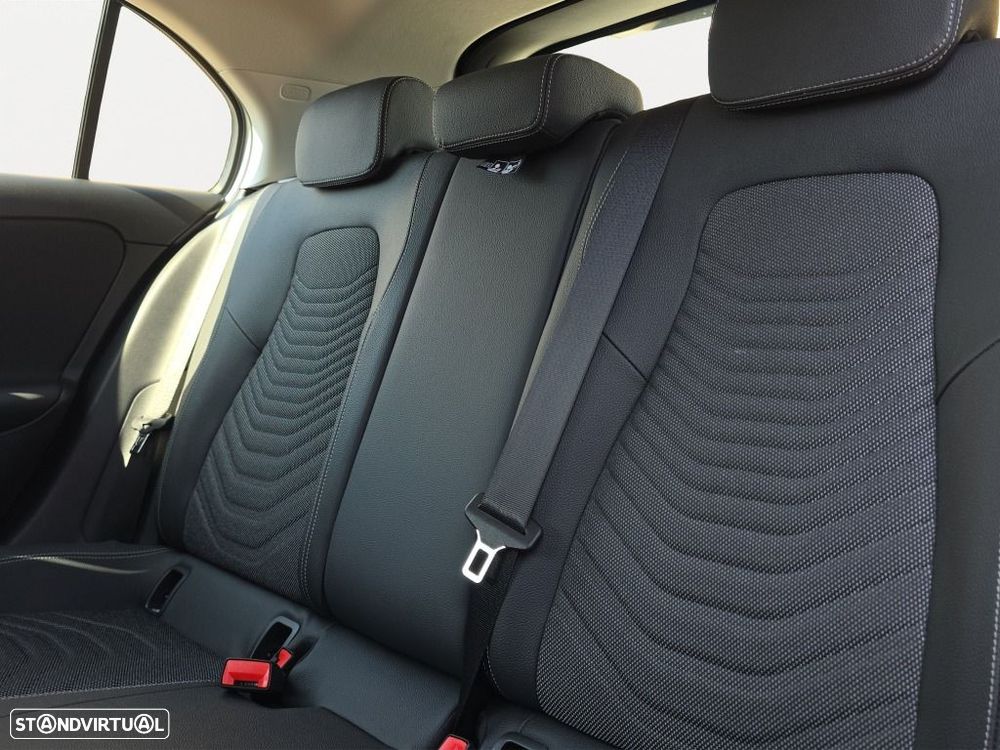 Mercedes-Benz A 250 — fotografia 14