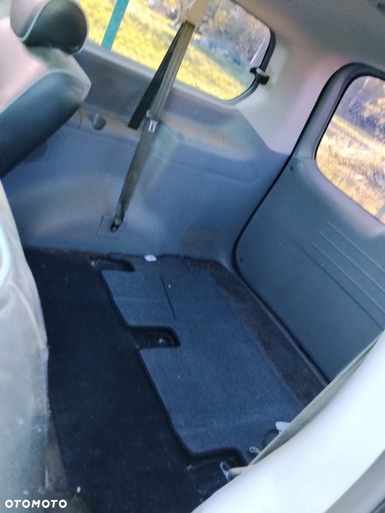 Hyundai H-1 Starex - 13