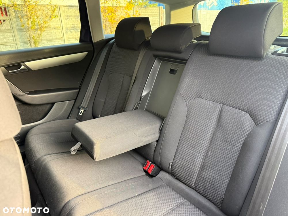 Volkswagen Passat 1.6 TDI BlueMotion Technology Comfortline - 16