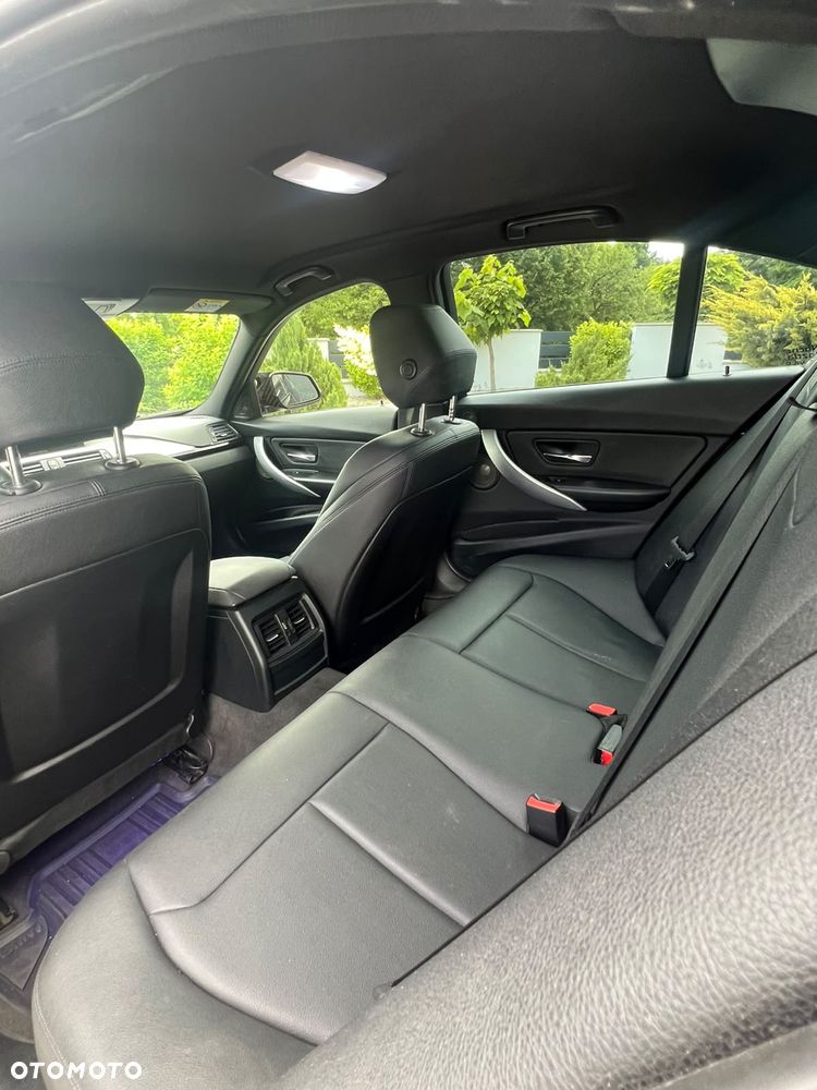 BMW Seria 3 320i xDrive M Sport - 13
