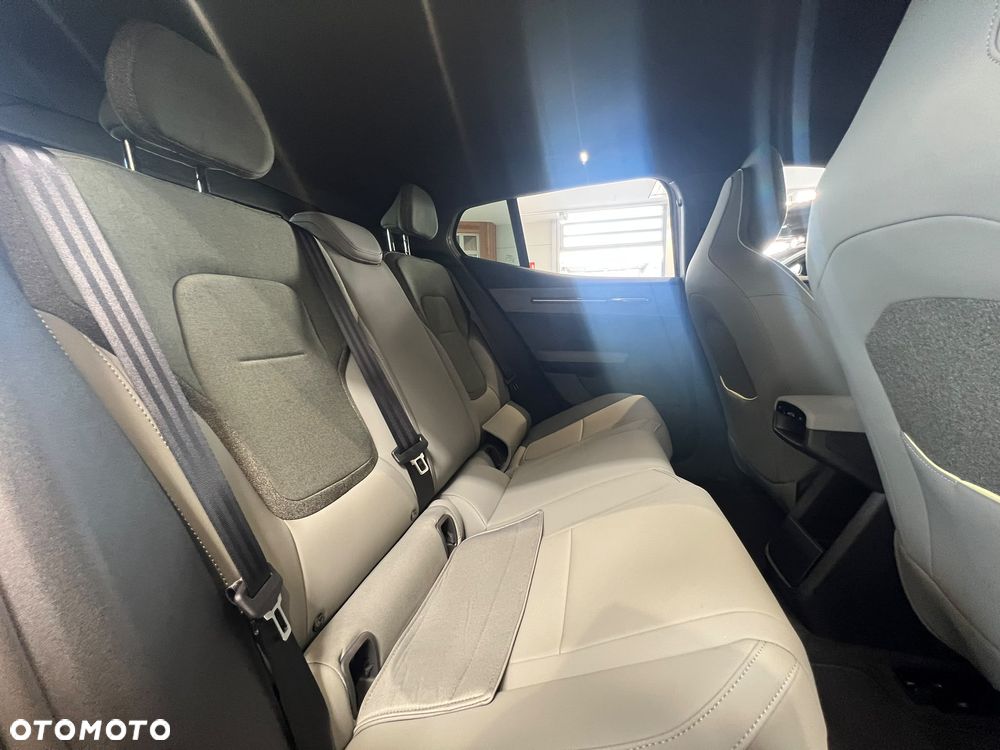 Volvo EX30 69kWh Twin Motor Plus - 29