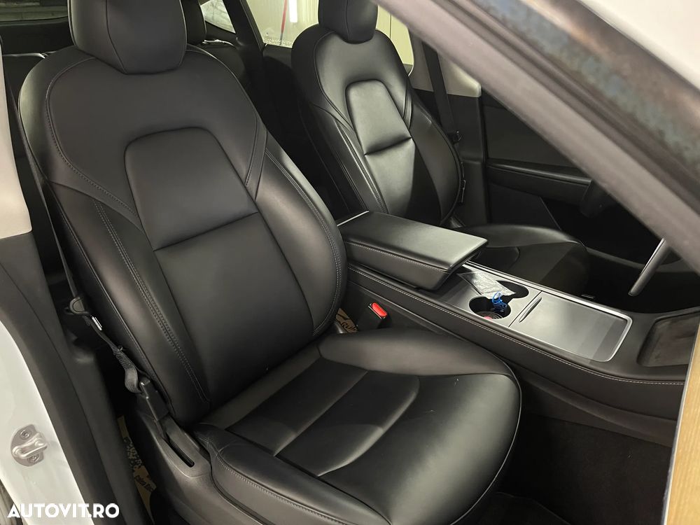 Tesla Model Y Long Range Dual Motor AWD - 11