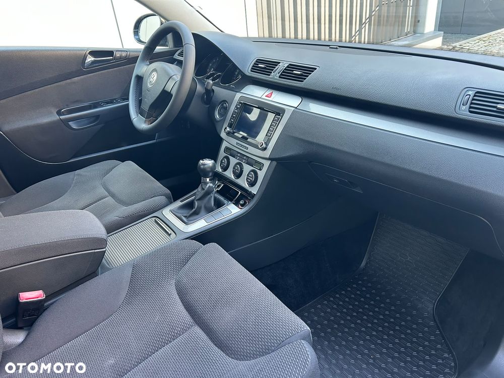 Volkswagen Passat 1.6 FSI Comfortline - 21