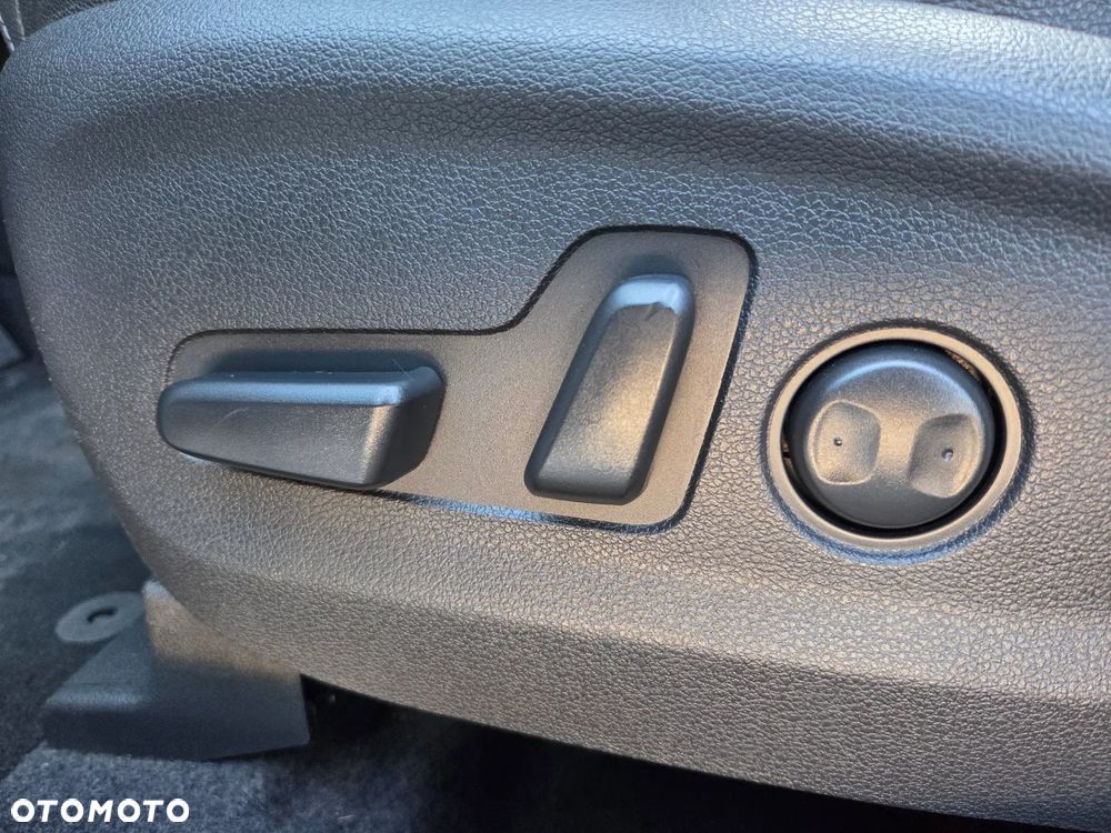 Hyundai Tucson blue 1.7 CRDi 2WD DCT Premium - 35