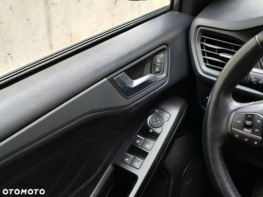 Ford Focus 1.0 EcoBoost Trend Edition Business - 32
