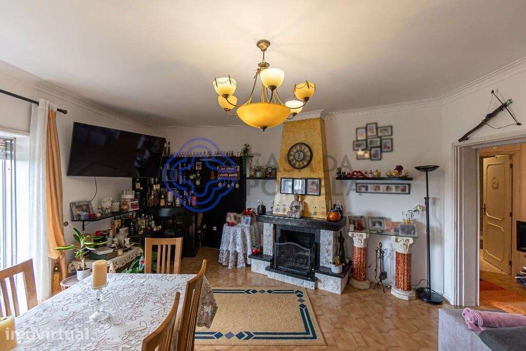 T2+1 renovado com áreas generosas e aproveitamento de sótão | Oliveira - Grande imagem: 4/37
