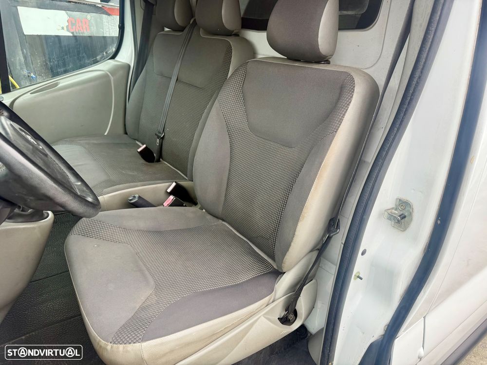 Opel Vivaro longa - 26