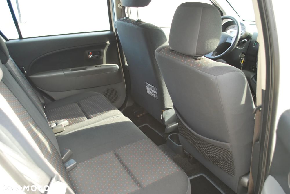Daihatsu Sirion 1.3 - 9