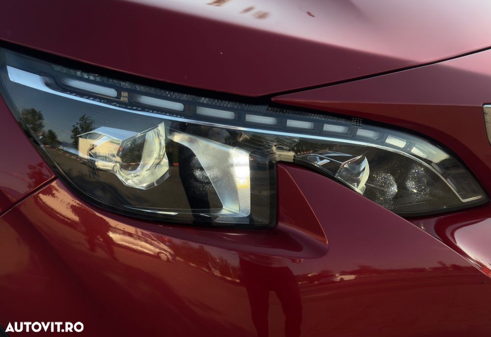 Peugeot 3008 1.2 PureTech Turbo S&S EAT8 Allure - 22