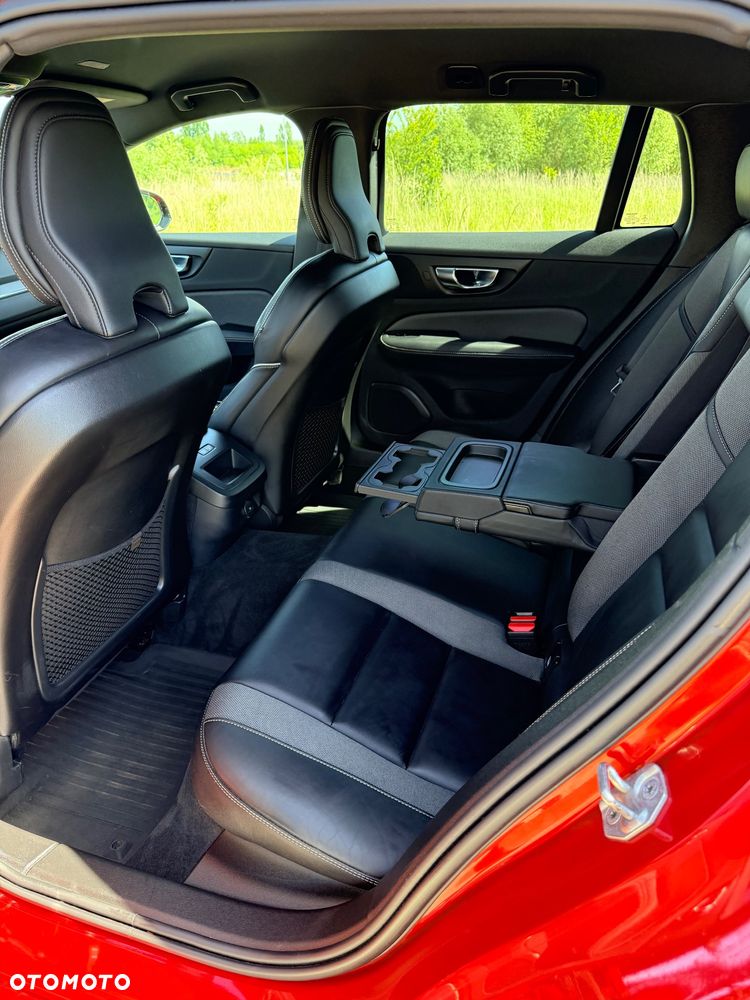Volvo V60 B4 D R-Design - 21