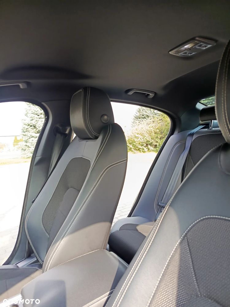 Jaguar XE 2.0 D AWD R-Sport - 32