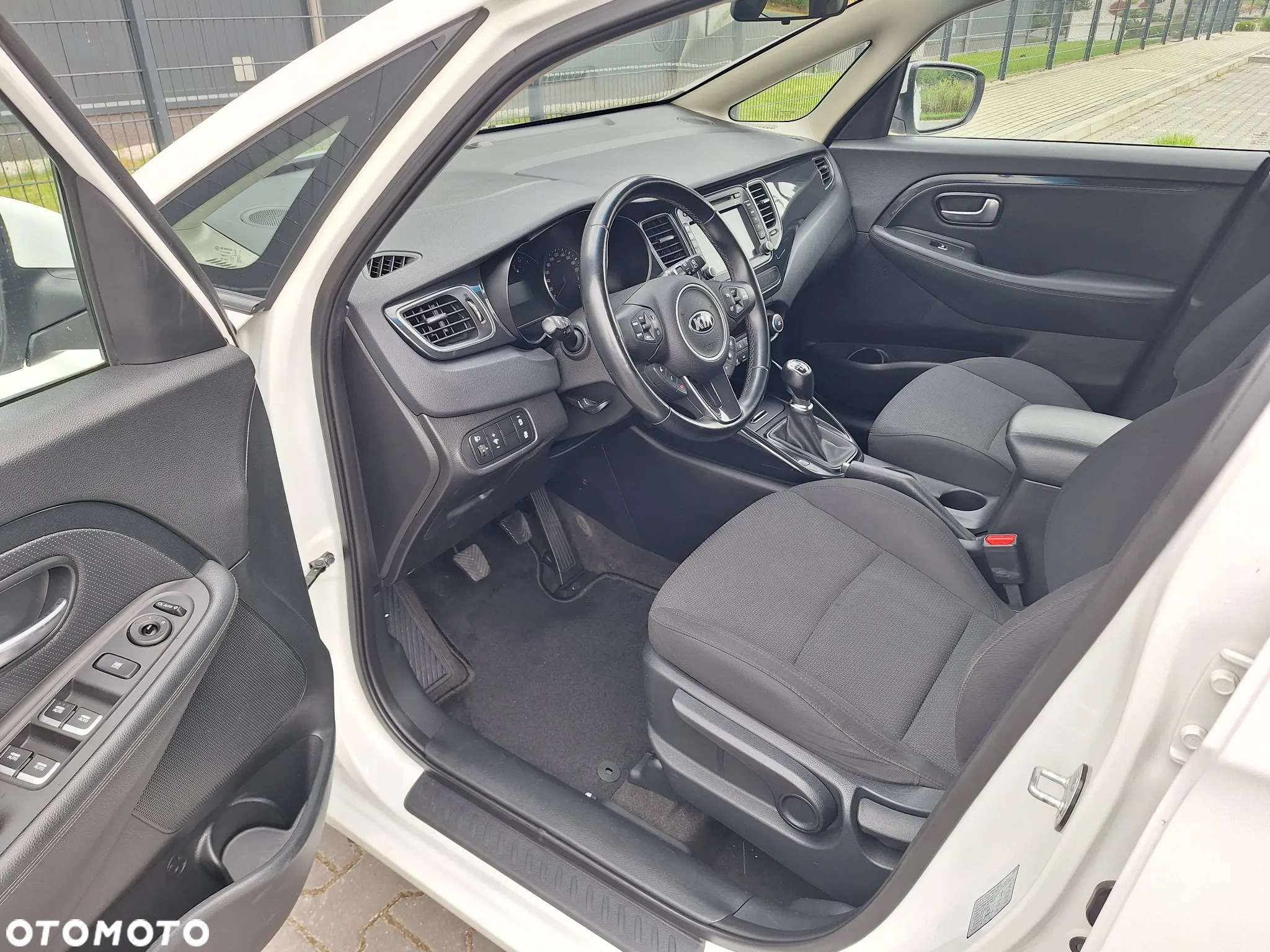 Kia Carens - 12