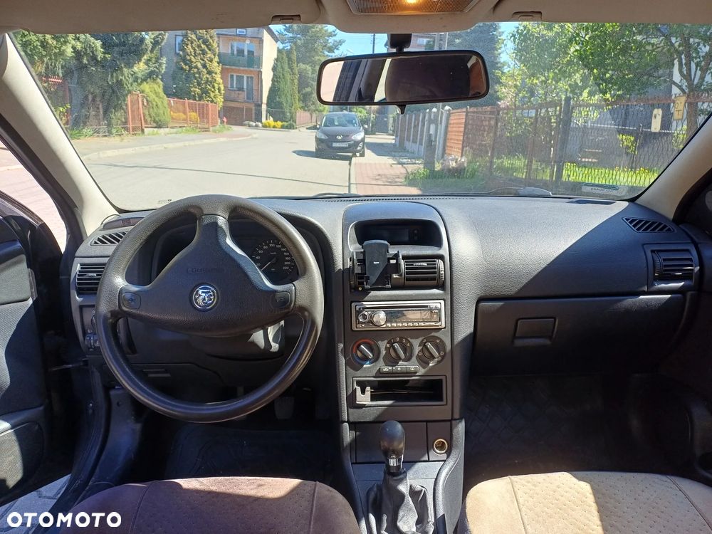 Opel Astra 1.6 - 8