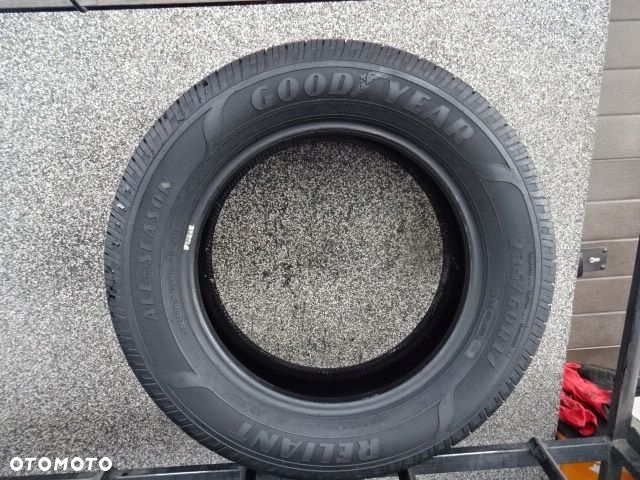 235/60/R17 102H Goodyear All Season - 5