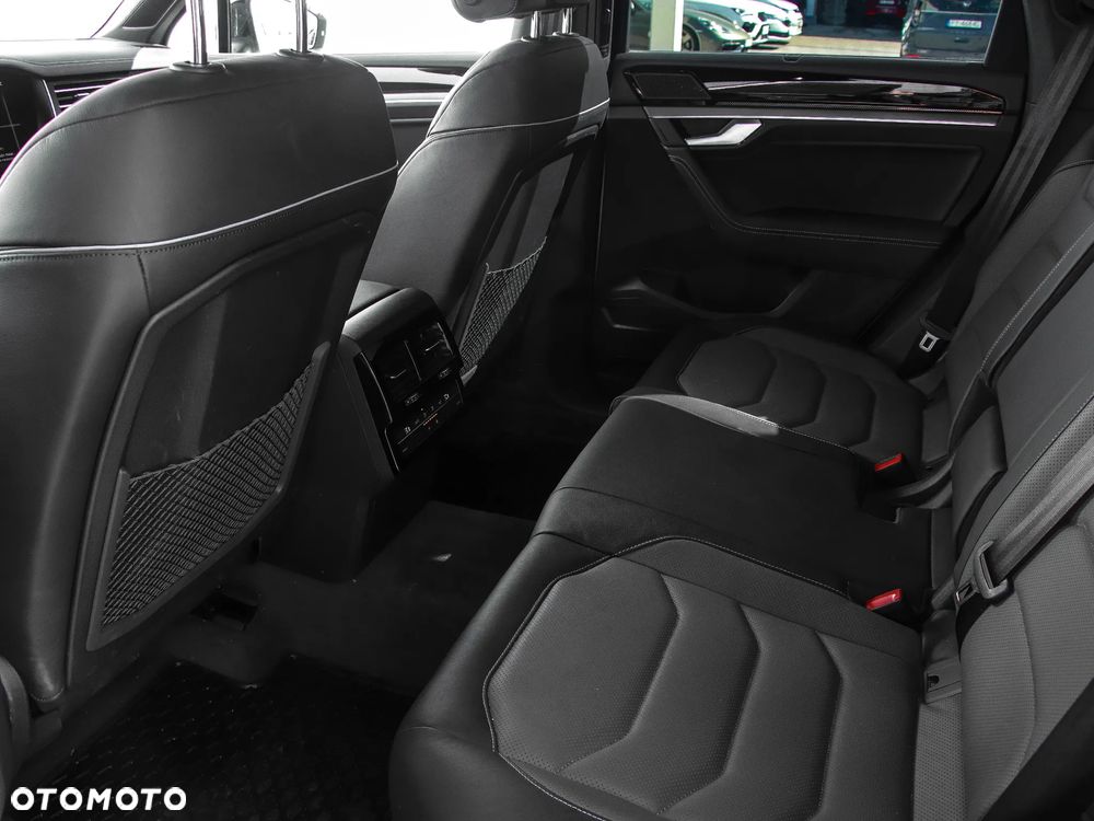 Volkswagen Touareg 3.0 V6 TDI 4Motion R-Line - 12