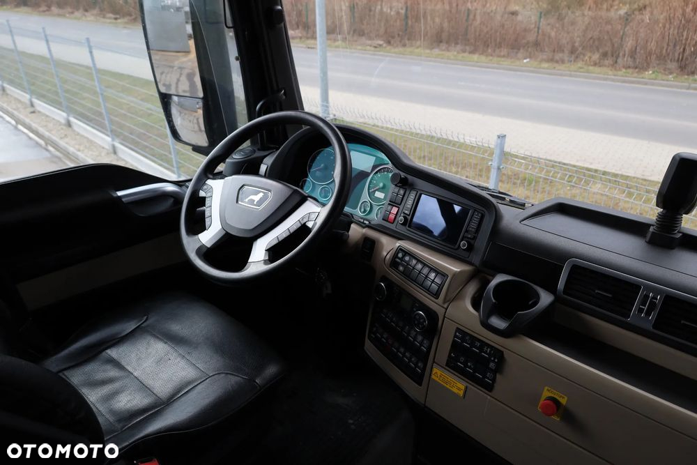 MAN TGX - 28