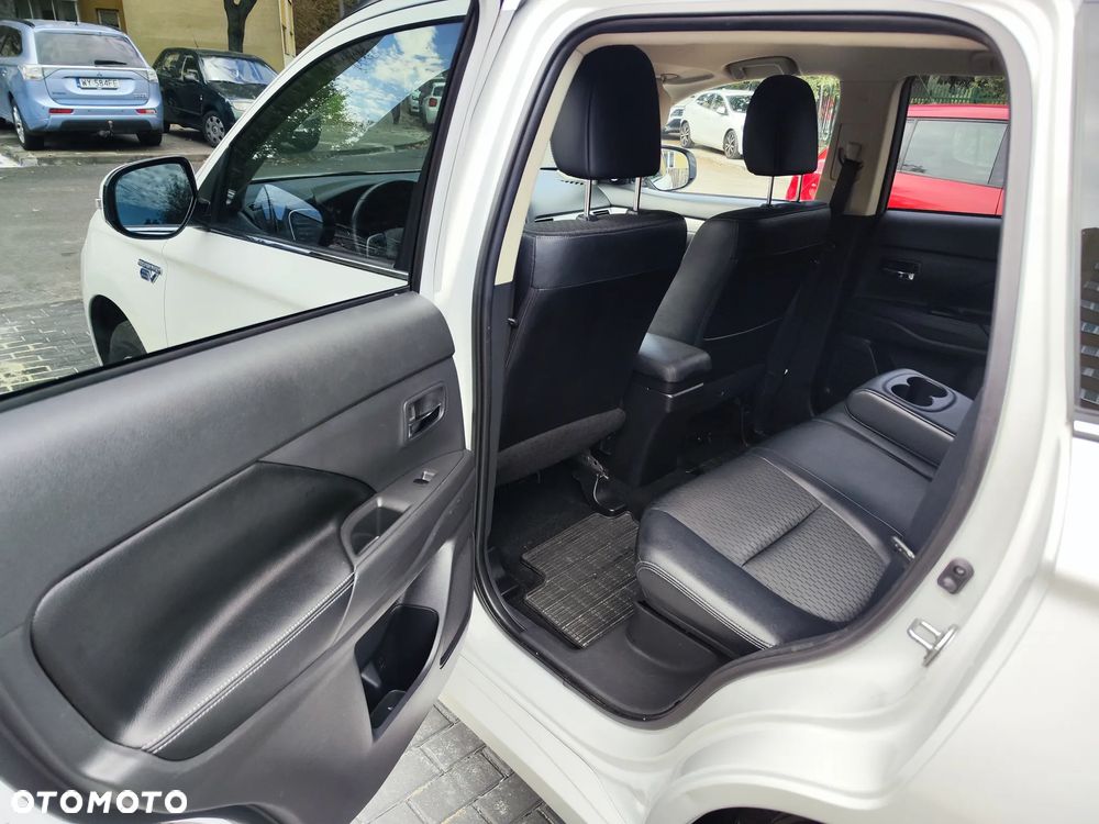 Mitsubishi Outlander 2.0 4WD - 17