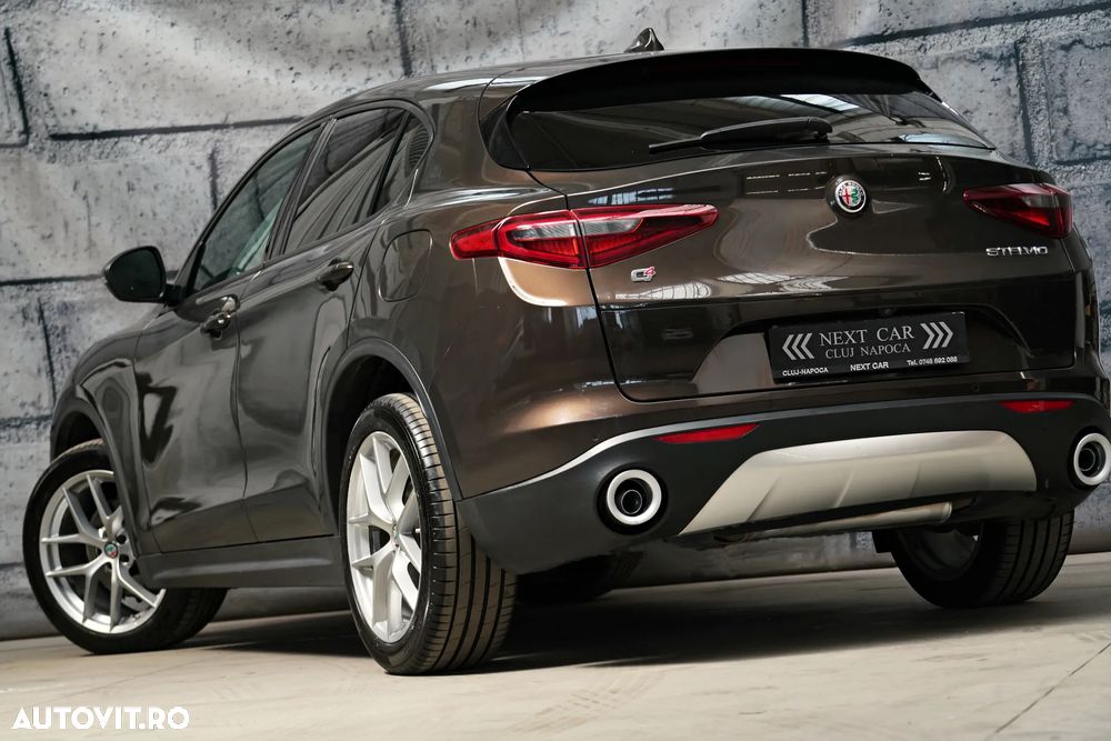 Alfa Romeo Stelvio 2.0 Turbo 16V AT8-Q4 Executive - 4