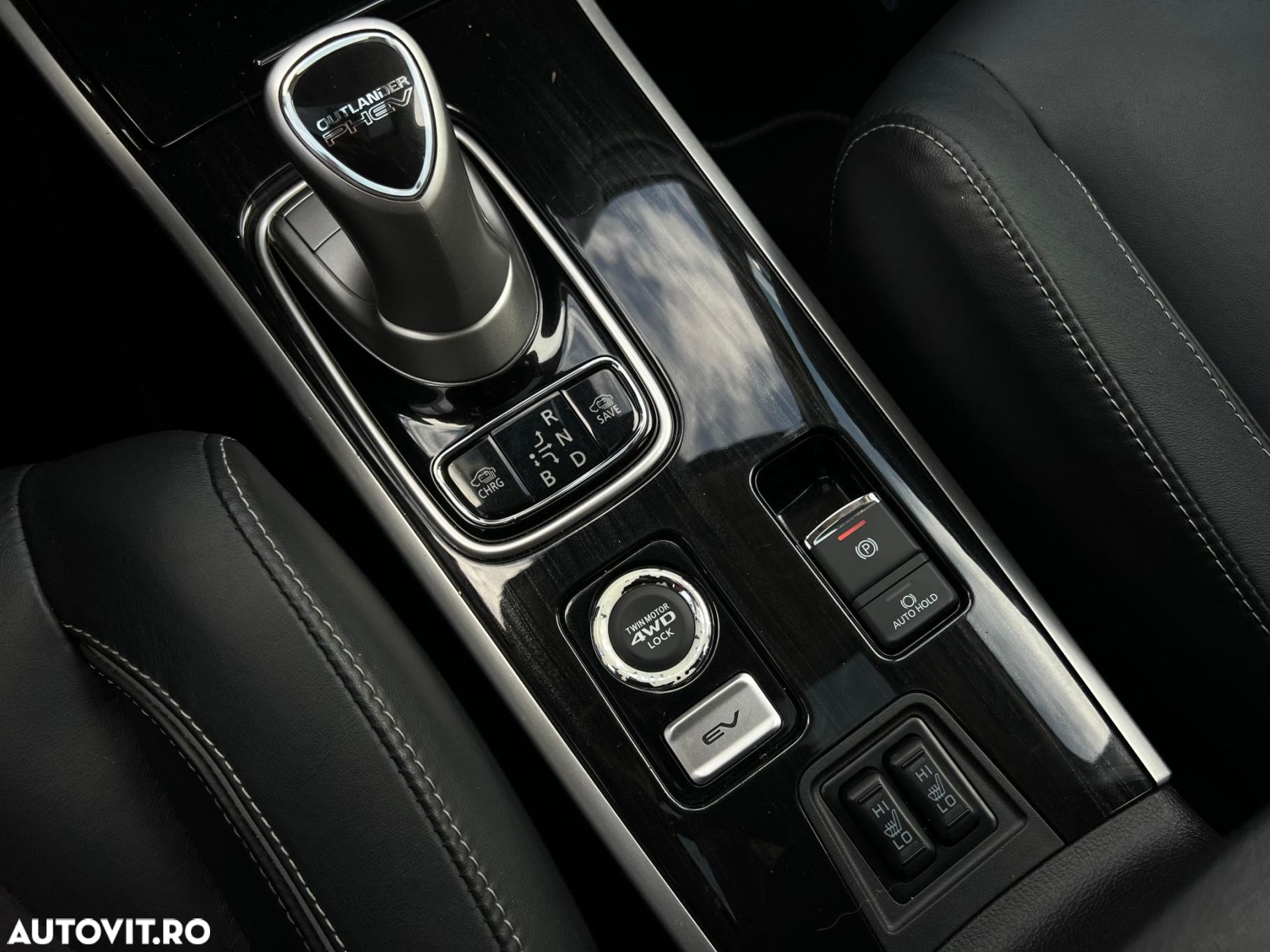 Mitsubishi Outlander - 12