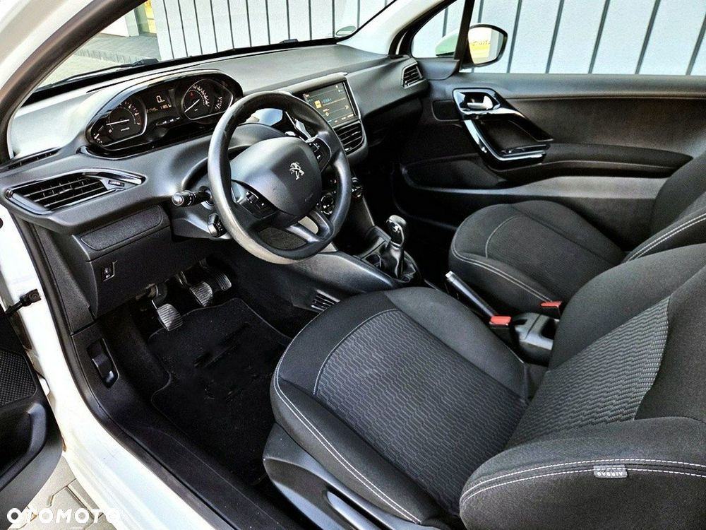 Peugeot 208 - 7
