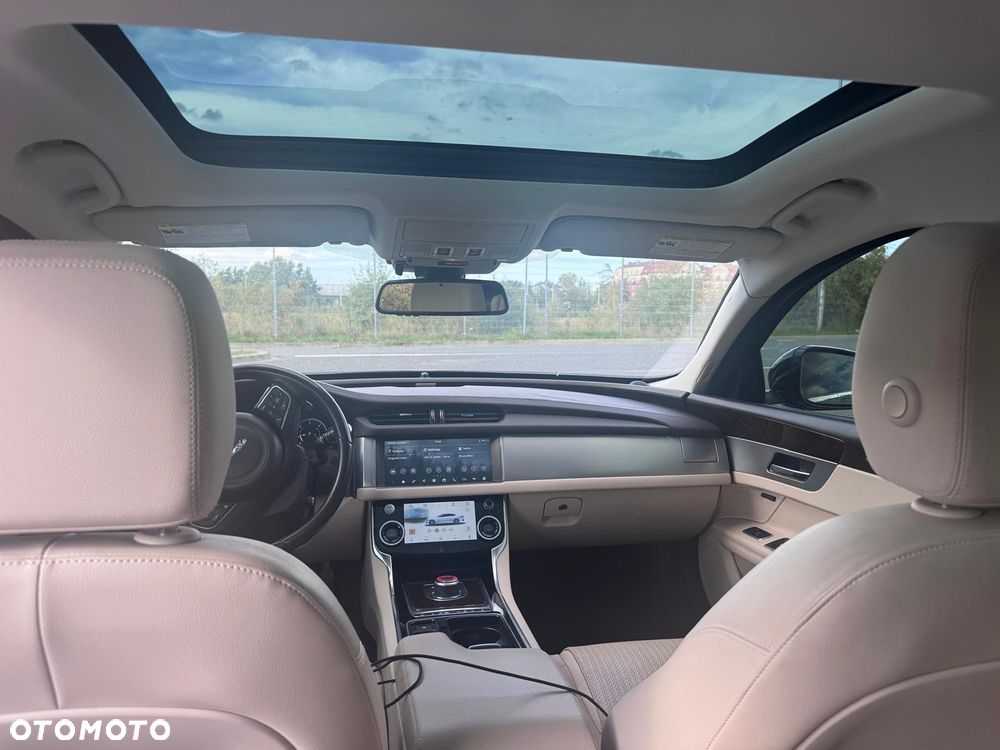 Jaguar XF 2.0 i4D AWD Prestige - 10