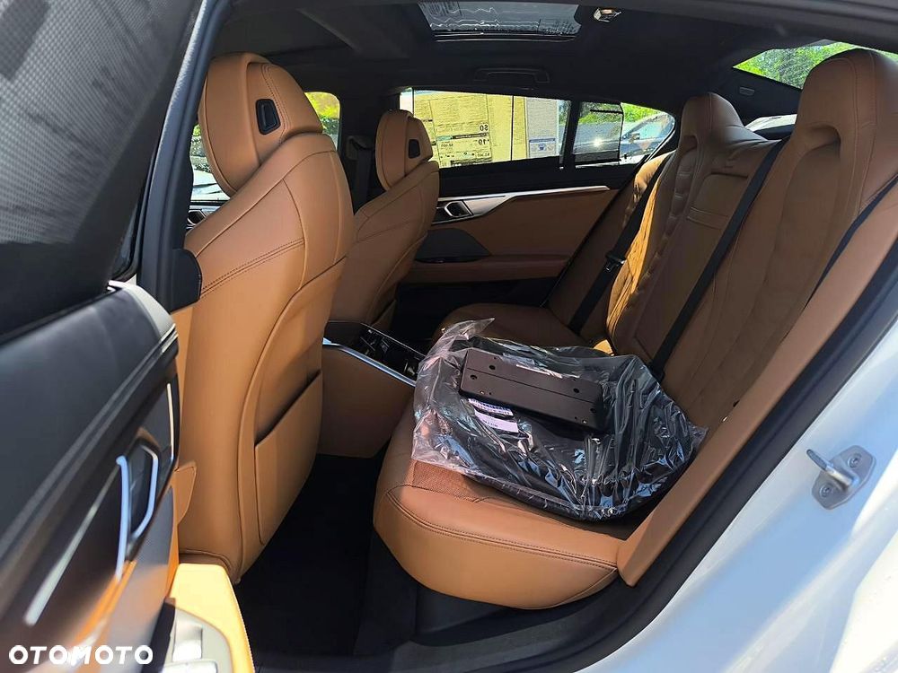 BMW Seria 8 - 12
