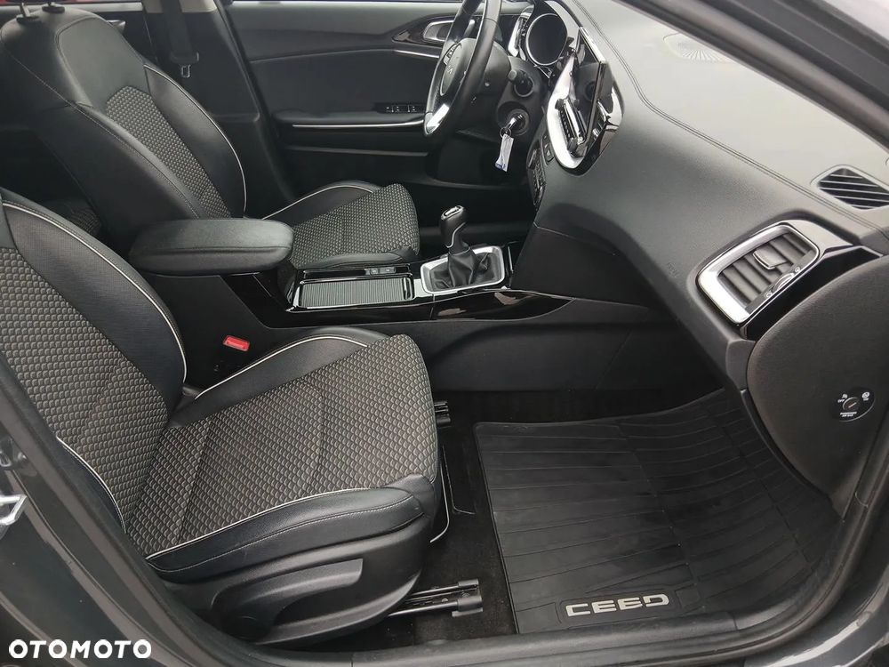 Kia Ceed 1.5 T-GDI Business Line - 19