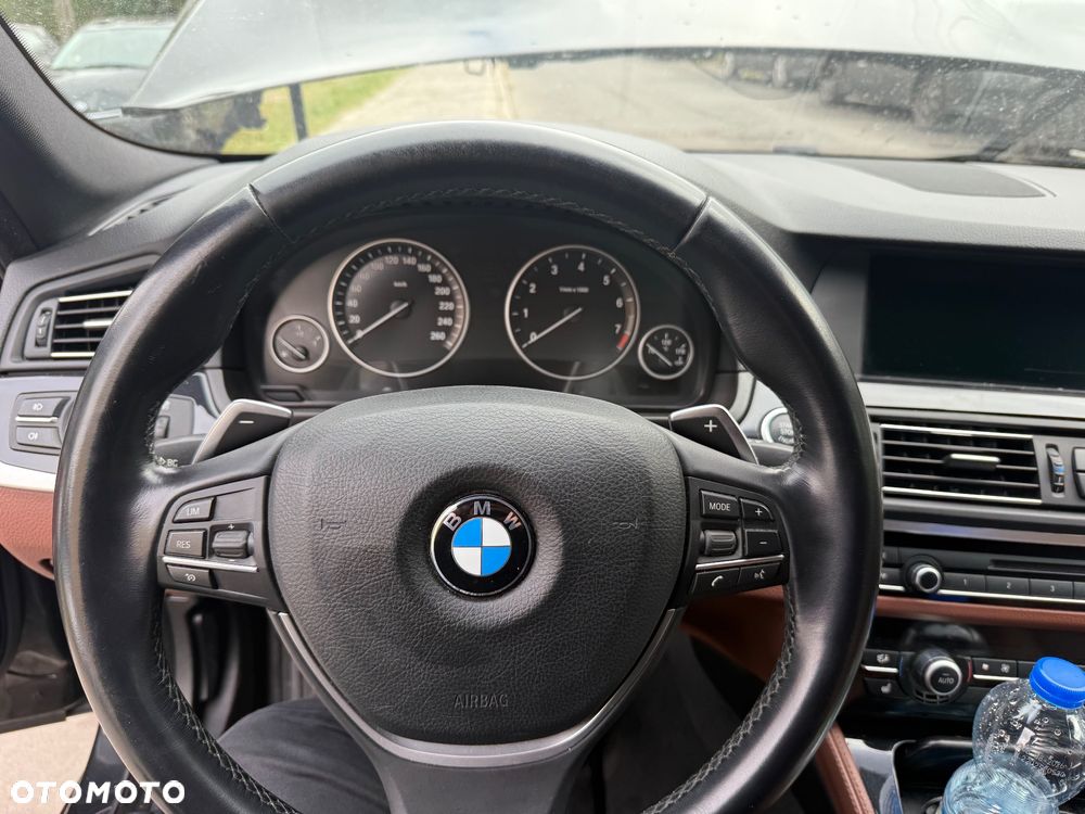 BMW Seria 5 528i xDrive - 17