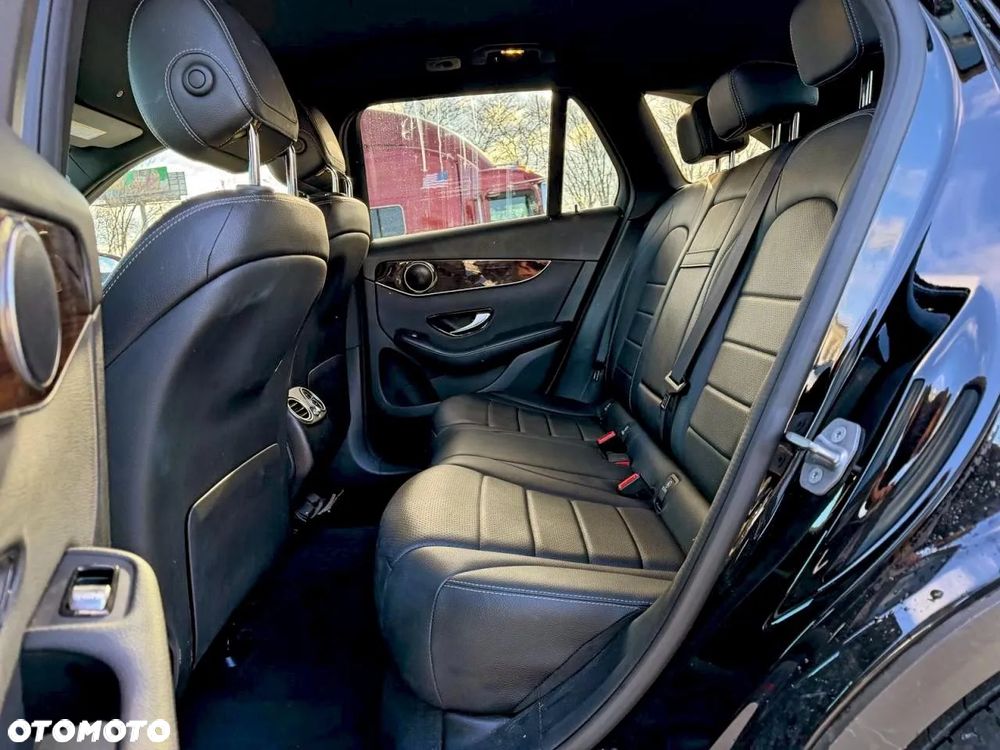 Mercedes-Benz GLC 300 4Matic 9G-TRONIC AMG Line - 7