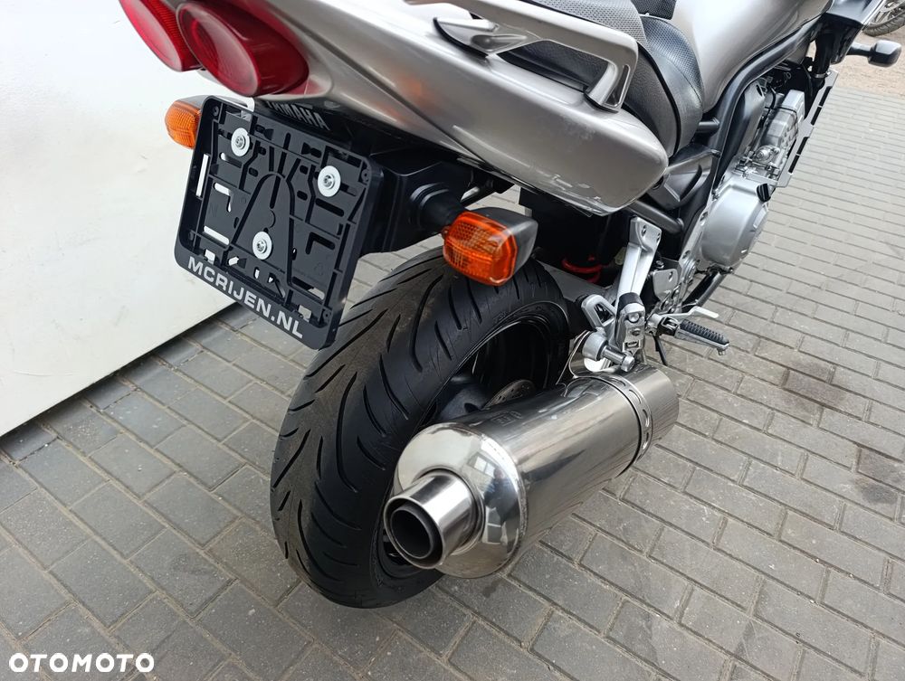 Yamaha FZS - 22
