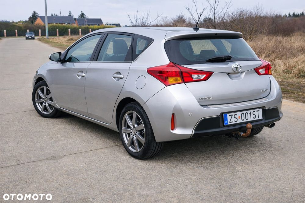 Toyota Auris 1.6 Premium Comfort - 4