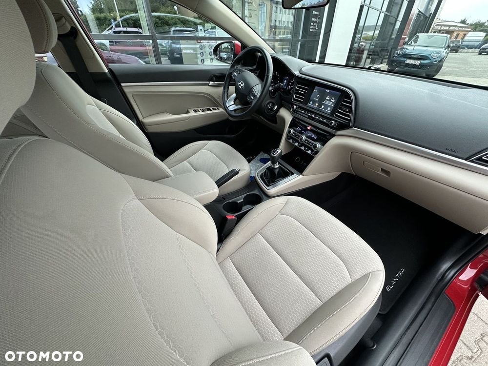Hyundai Elantra 1.6 Comfort - 10