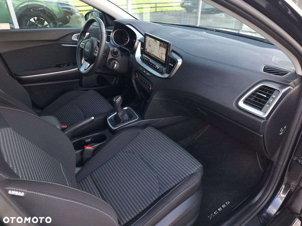 Kia XCeed 1.5 T-GDI M - 23