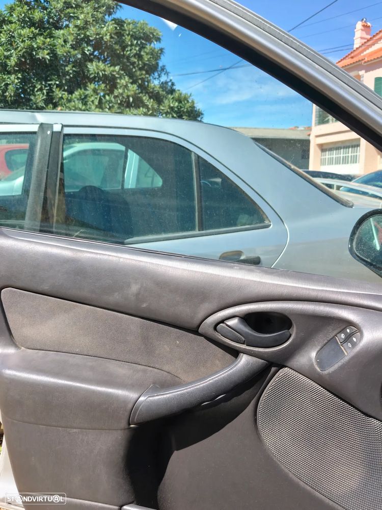 Ford Focus SW 1.8 TDdi Comfort - 12