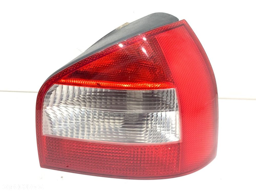 LAMPA PRAWY TYŁ  AUDI A3 (8L1) 1996 - 2006 1.6 75 kW [102 KM] benzyna 2000 - 2003 8L0945096B - 1