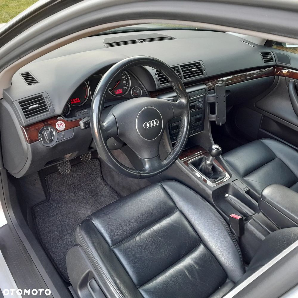 Audi A4 Avant 2.5 TDI - 11
