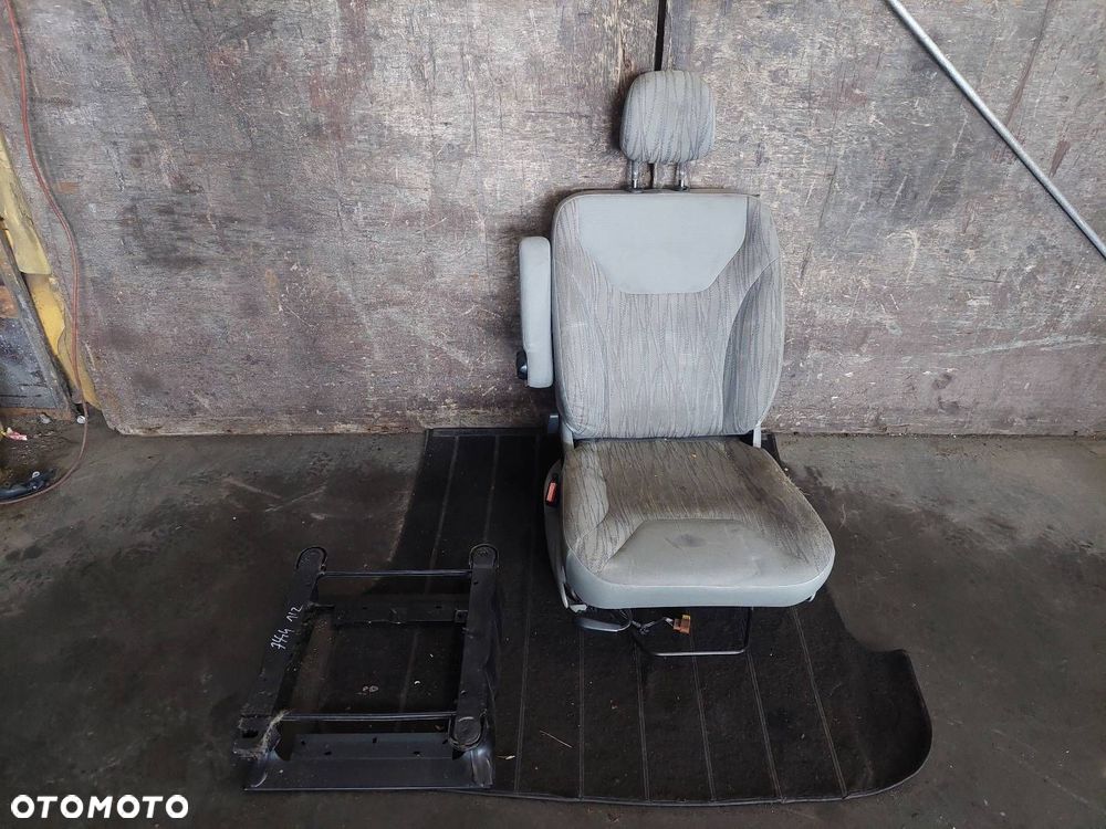 FOTEL LEWY PRZÓD KIEROWCY PODSTAWA PODŁOKIETNIK PRIMASTAR I TRAFIC VIVARO - 1