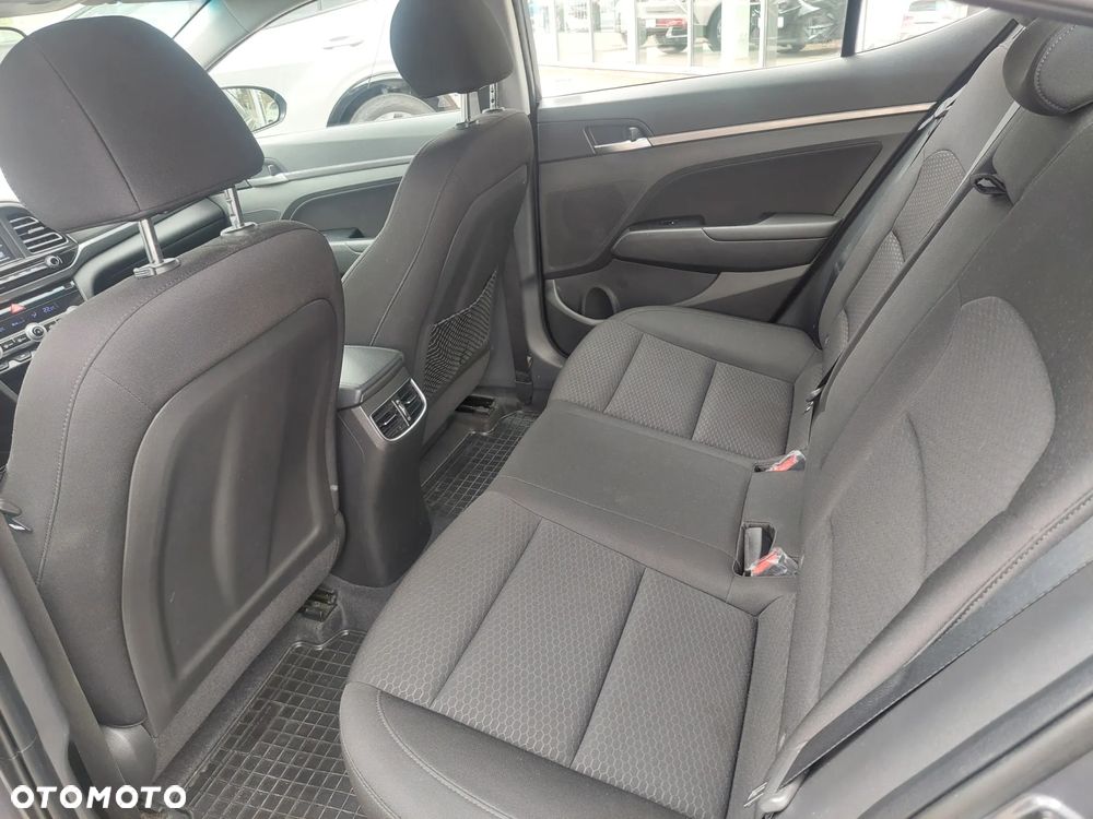 Hyundai Elantra 1.6 Comfort - 8